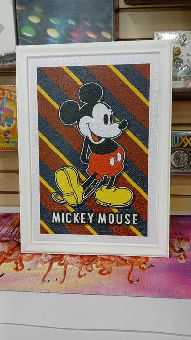 Rompecabezas de Mickey Mouse con enmarcado clásico en marco blanco